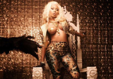 NAGIE, ZŁOTE PIERSI Nicki Minaj!