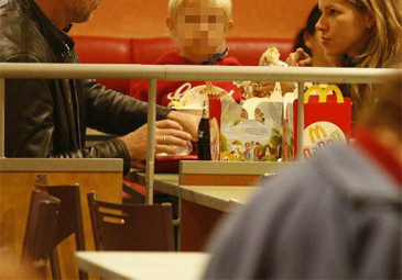 Rodzinna kolacja w McDonald's